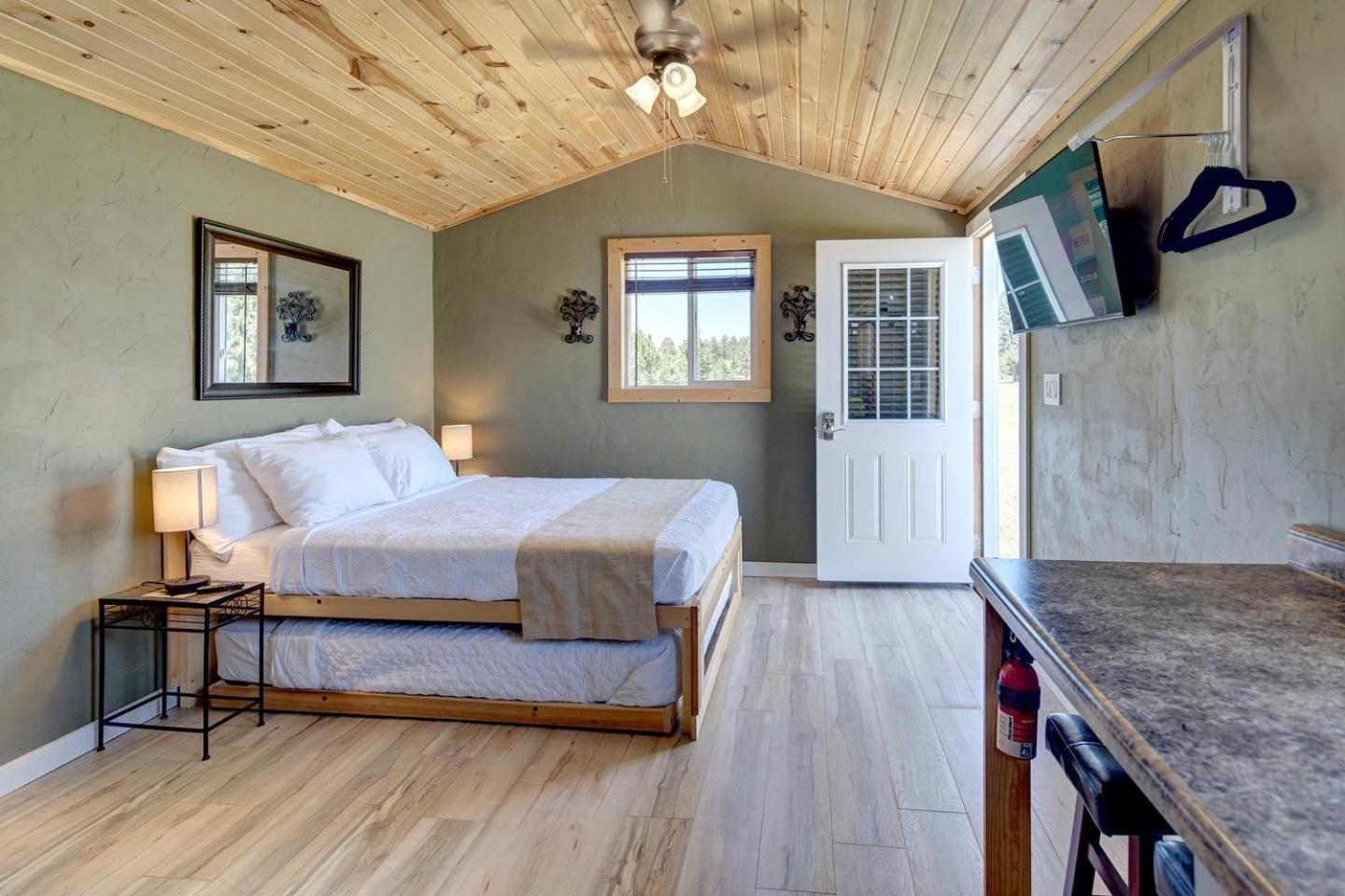 Eagle'S Landing Lodge 卡斯特 外观 照片